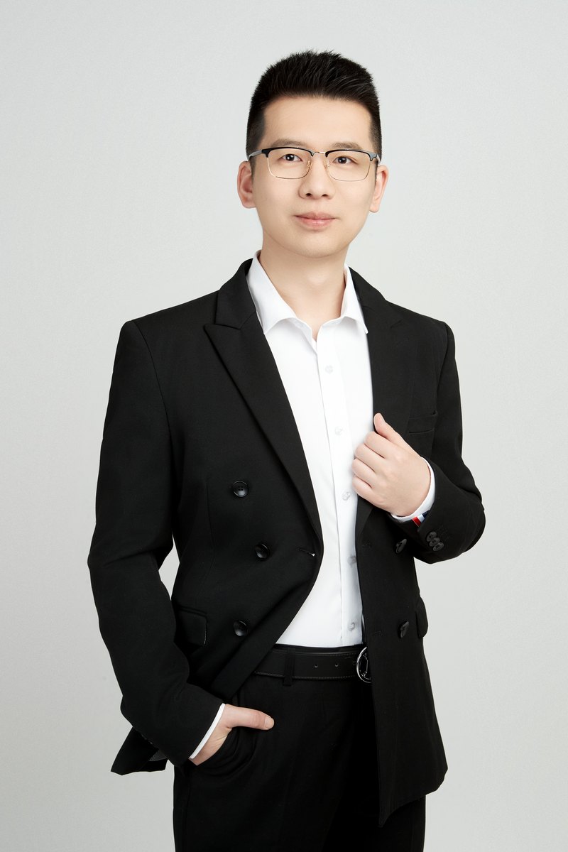 一往文学峰哥文学史带背课讲师形象照